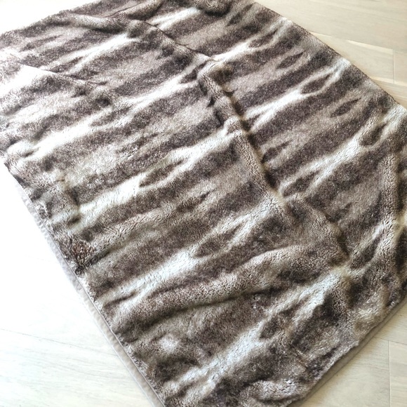 Pottery barn throw soft brown and tan 50x60 - Picture 5 of 7